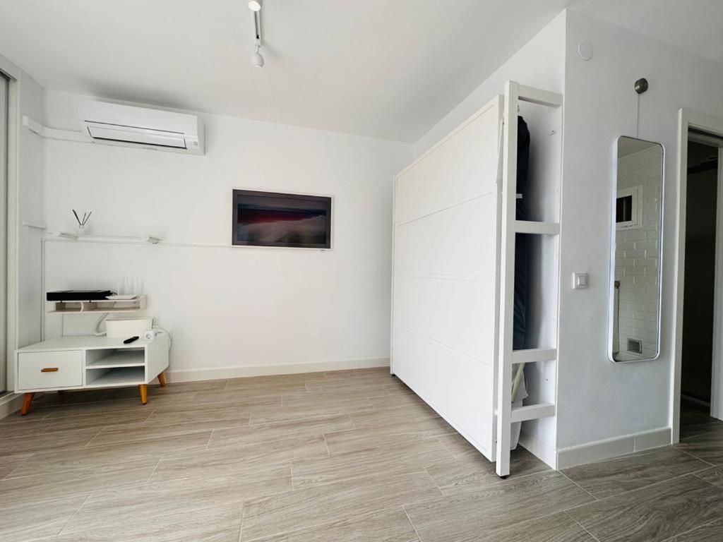 Modern White Studio Benalmádena Dış mekan fotoğraf